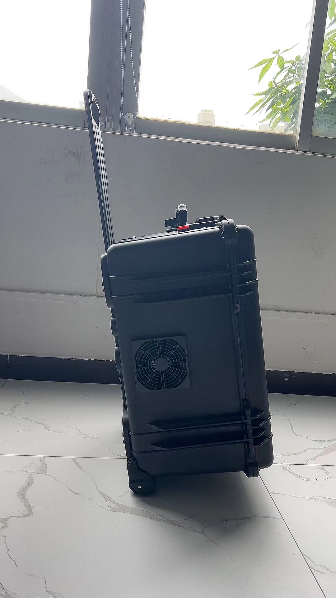 云和手拉箱型移动通信干扰器